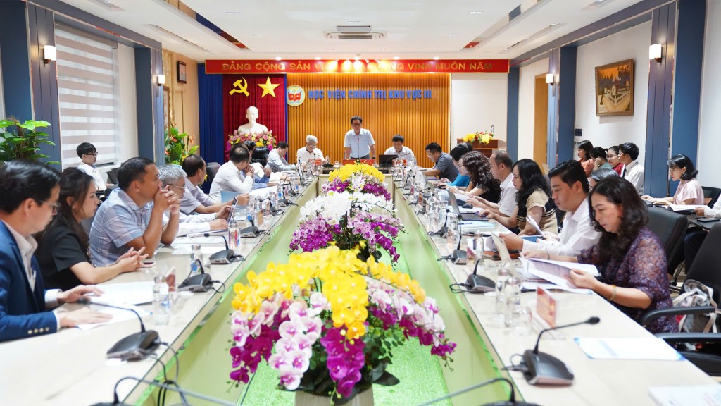 Hội thảo khoa học cấp Bộ “Nâng cao năng lực đội ngũ công chức tại cơ quan hành chính nhà nước cấp tỉnh, cấp xã các tỉnh miền Trung - Lý luận và thực tiễn” Hội thảo khoa học cấp Bộ “Nâng cao năng lực đội ngũ công chức tại cơ quan hành chính nhà nước cấp tỉnh, cấp xã các tỉnh miền Trung - Lý luận và thực tiễn”