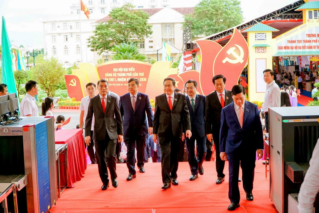 Chủ tịch Quốc hội Trần Thanh Mẫn tới dự Đại hội đại biểu Đảng bộ TP Cần Thơ