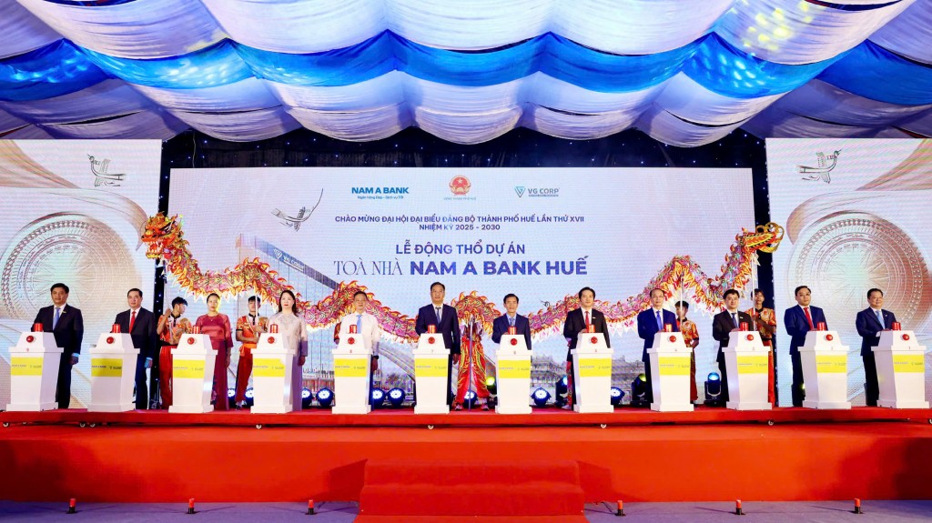 Đại biểu cùng thực hiện nghi thức Lễ động thổ Tòa nhà Nam A Bank Huế Đại biểu cùng thực hiện nghi thức Lễ động thổ Tòa nhà Nam A Bank Huế