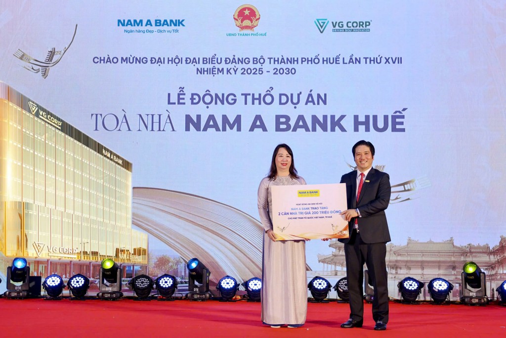Ông Trần Khải Hoàn – Thành viên Hội đồng quản trị kiêm Quyền Tổng giám đốc Nam A Bank trao tặng 2 căn nhà an sinh xã hội cho địa phương Ông Trần Khải Hoàn – Thành viên Hội đồng quản trị kiêm Quyền Tổng giám đốc Nam A Bank trao tặng 2 căn nhà an sinh xã hội cho địa phương