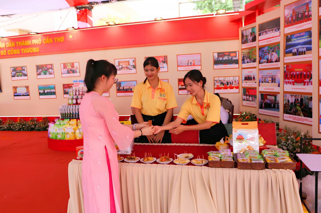 Không gian triển lãm thành tựu Cần Thơ: Đổi mới, sáng tạo và hội nhập