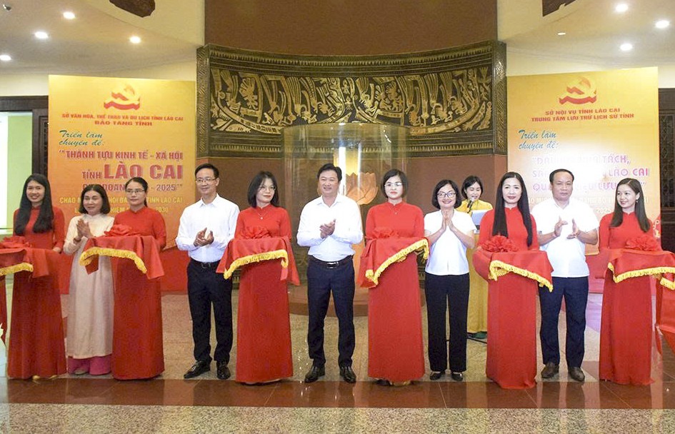 Khai mạc triển lãm thành tựu kinh tế, xã hội tỉnh Lào Cai