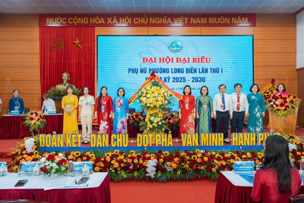 Phụ nữ phường Long Biên phát huy vai trò trong chuyển đổi số