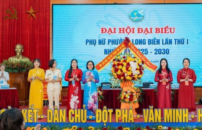 Phụ nữ phường Long Biên phát huy vai trò trong chuyển đổi số