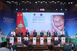 Đặt mục tiêu năm 2028 khám tầm soát mắt cho 90% người cao tuổi