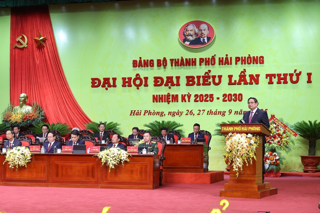 Thủ tướng đề nghị xác định rõ mục tiêu Hải Phòng phải đóng góp nhiều hơn nữa, xứng đáng hơn nữa để cùng cả nước thực hiện thành công 2 mục tiêu chiến lược 100 năm, đưa đất nước vững bước tiến vào kỷ nguyên vươn minh phát triển giàu mạnh, văn minh, phồn vinh, hạnh phúc - Ảnh: VGP/Nhật Bắc