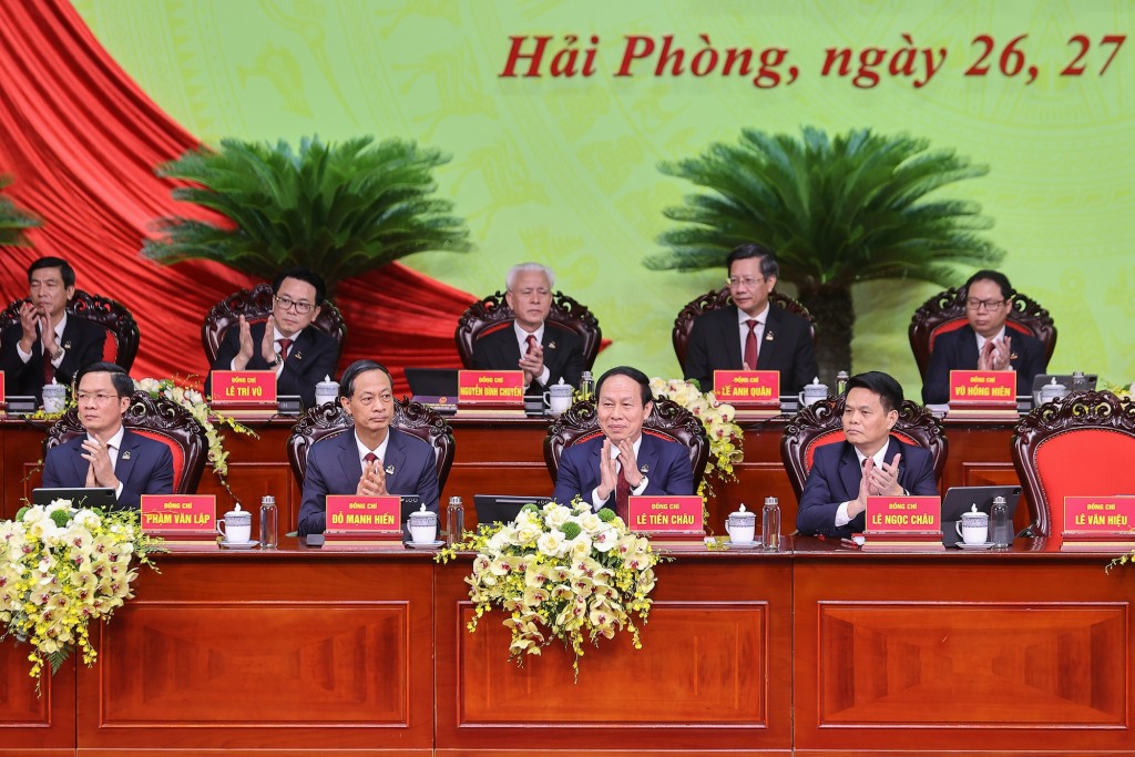 Báo cáo Chính trị trình Đại hội đề ra 6 quan điểm phát triển; 29 chỉ tiêu chủ yếu; 5 đột phá chiến lược; 4 nhóm nhiệm vụ, giải pháp trọng tâm. Đại hội xác định mục tiêu đến năm 2030: Xây dựng Hải Phòng trở thành thành phố cảng biển công nghiệp hiện đại, văn minh, sinh thái và đáng sống tầm cỡ khu vực Đông Nam Á - Ảnh: VGP/Nhật Bắc