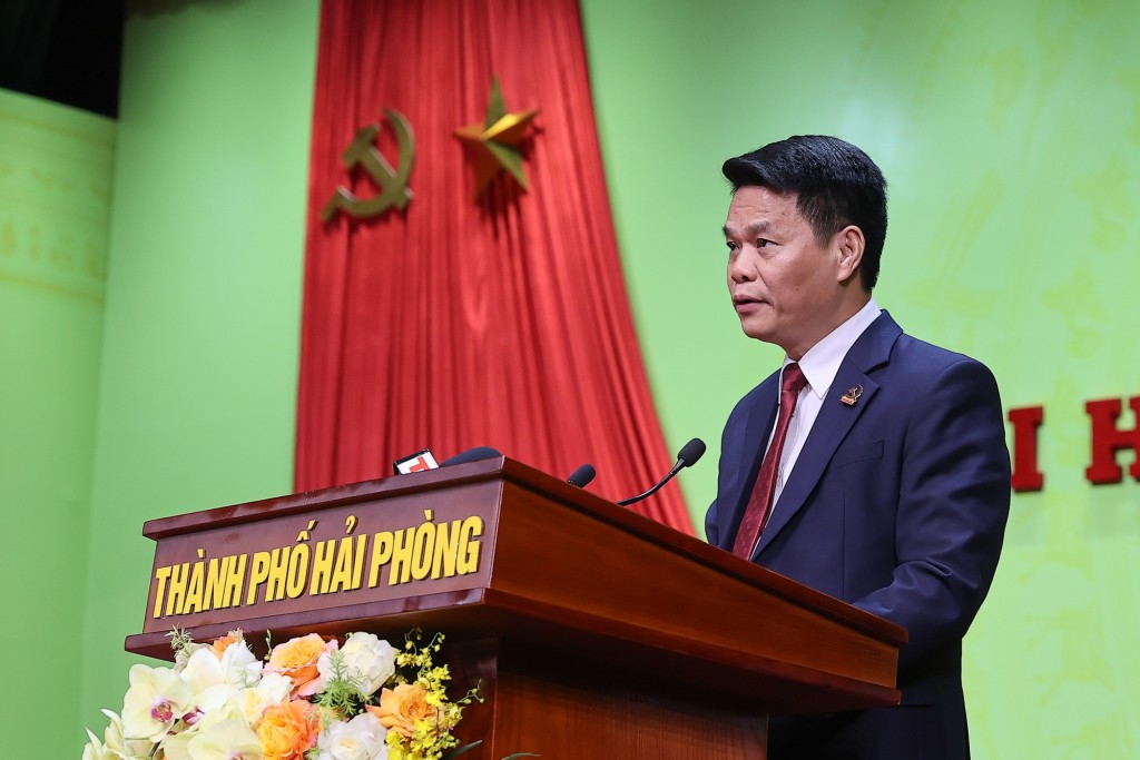 Chủ tịch UBND Thành phố Hải Phòng Lê Ngọc Châu trình bày Báo cáo Chính trị tại Đại hội - Ảnh: VGP/Nhật Bắc