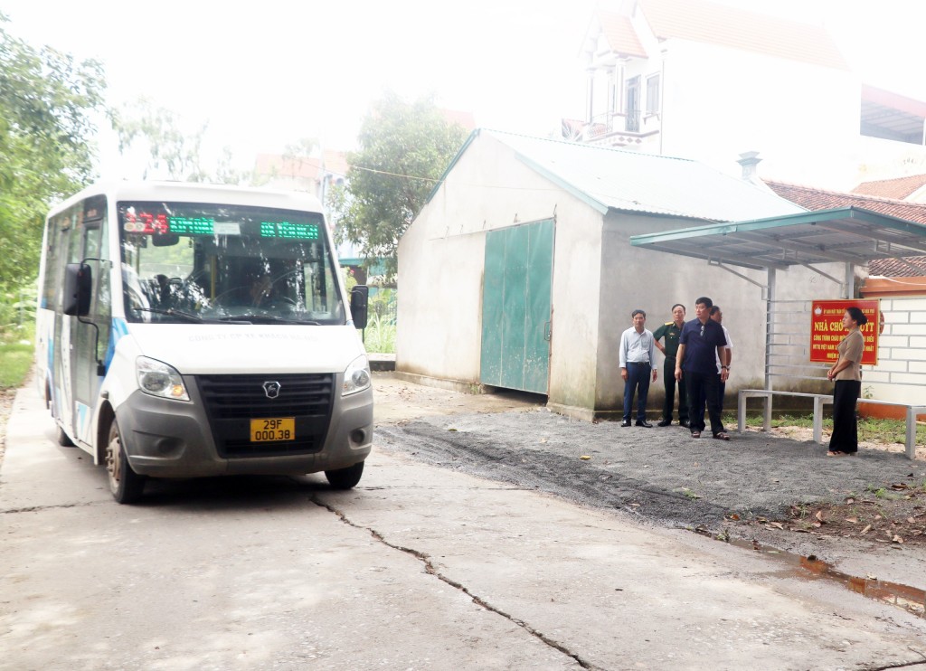 Có nhà chờ xe bus, người dân không phải đội nắng, mưa mỗi lần đợi xe 