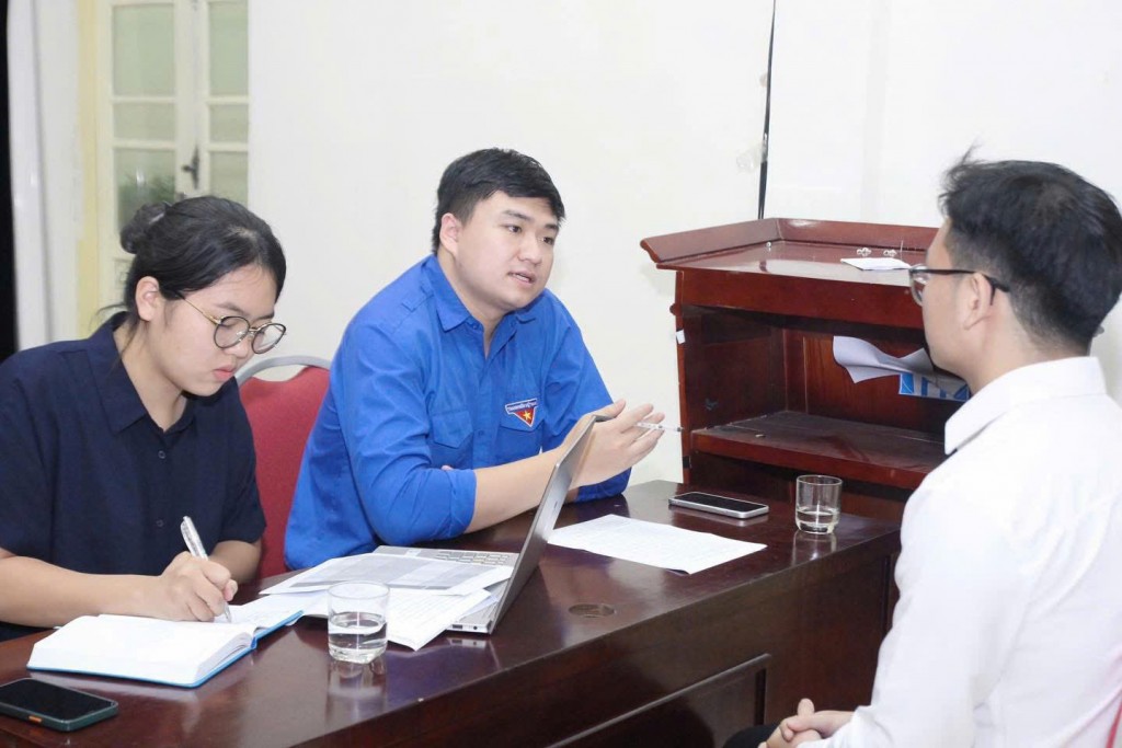 Đồng chí Trần Hoàng Anh – Bí thư Đoàn phường Văn Miếu – Quốc Tử Giám tại một hoạt động giao lưu với đoàn viên thanh niên.