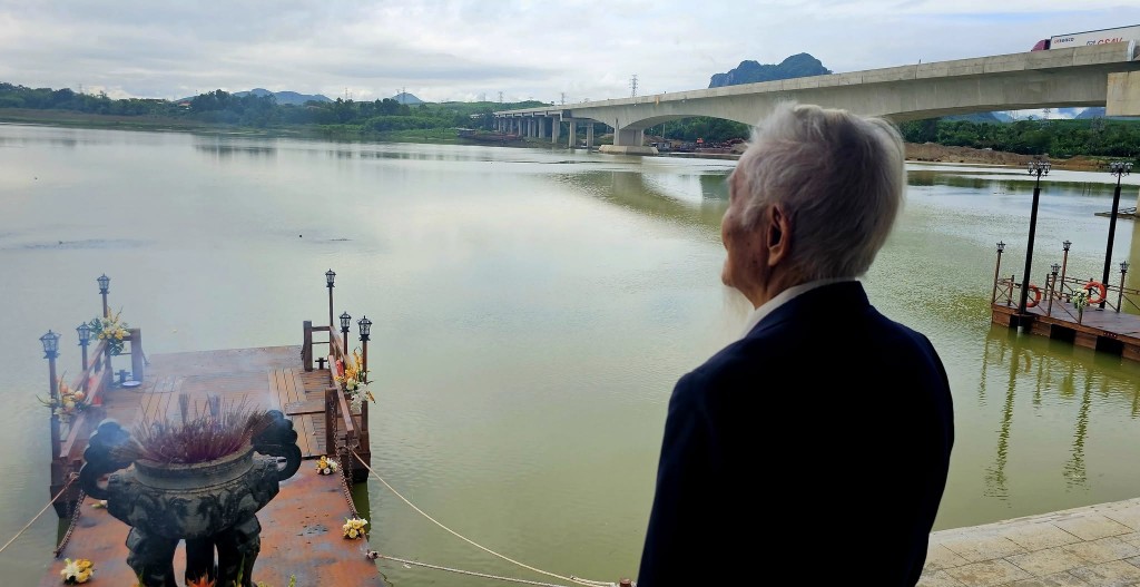 Cụ Phan Công Nông bồi hồi nhớ về những năm tháng gian lao mà oanh liệt.