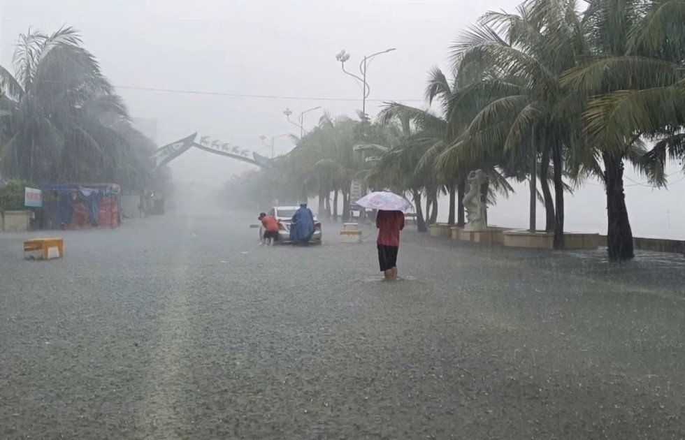 Bão số 10 có khả năng mạnh thêm hướng về khu vực vùng biển Nghệ An-Quảng Trị