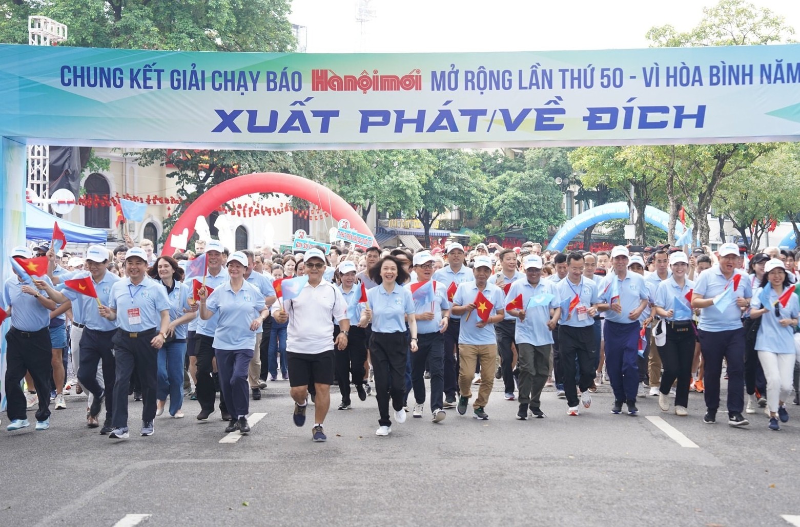 Hơn 3.000 vận động viên tham gia chung kết Giải chạy Báo Hànộimới