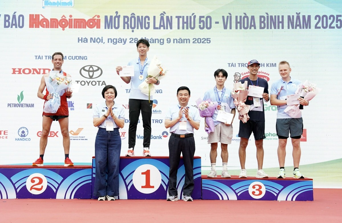 Ban tổ chức trao giải nội dung nam người nước ngoài Ban tổ chức trao giải nội dung nam người nước ngoài