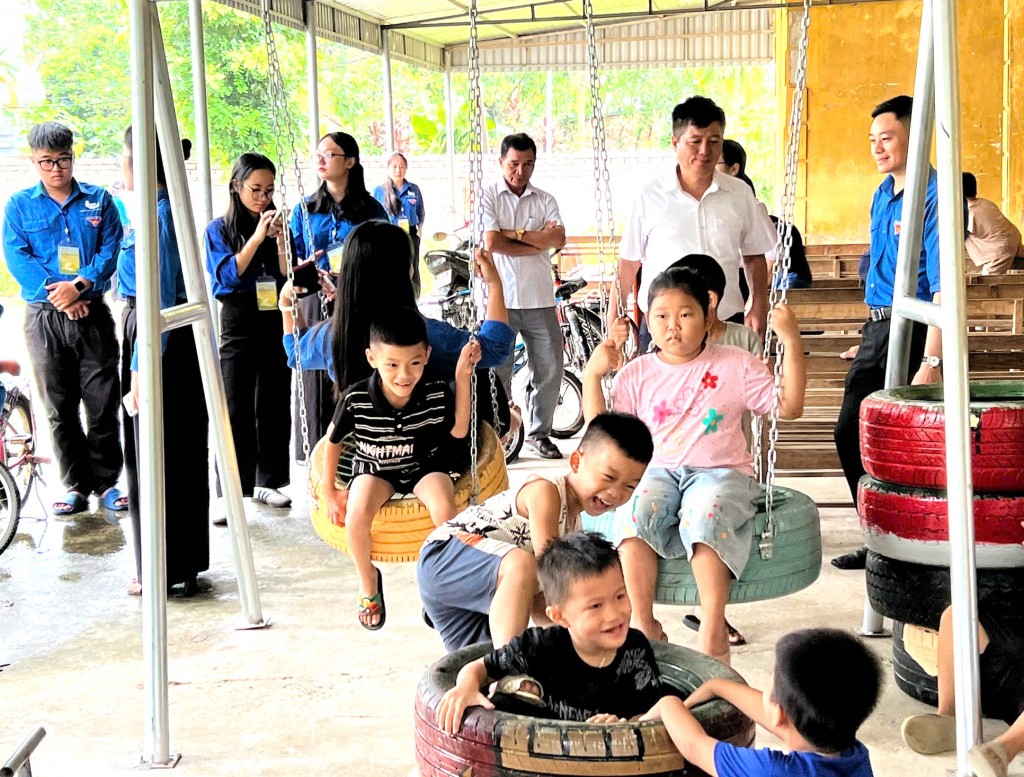 Sân chơi tái chế