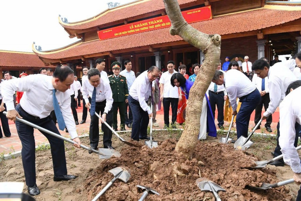 Khánh thành 