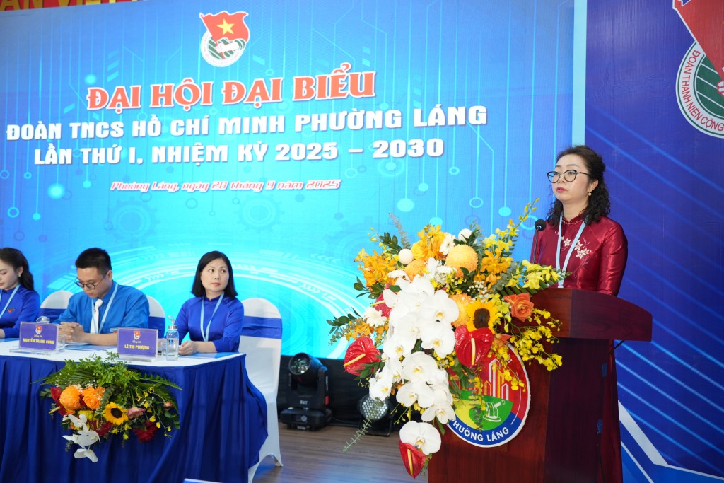 Đồng chí Nguyễn Thị Minh Hiền - Phó Bí thư Thường trực Đảng uỷ phường Láng (TP Hà Nội) đánh giá cao những thành tích tuổi trẻ phường Láng đạt được và kỳ vọng trong nhiệm kỳ mới sẽ tiếp tục phát huy và có những thành tích cao hơn nữa. Đồng chí Nguyễn Thị Minh Hiền - Phó Bí thư Thường trực Đảng uỷ phường Láng (TP Hà Nội) đánh giá cao những thành tích tuổi trẻ phường Láng đạt được và kỳ vọng trong nhiệm kỳ mới sẽ tiếp tục phát huy và có những thành tích cao hơn nữa.