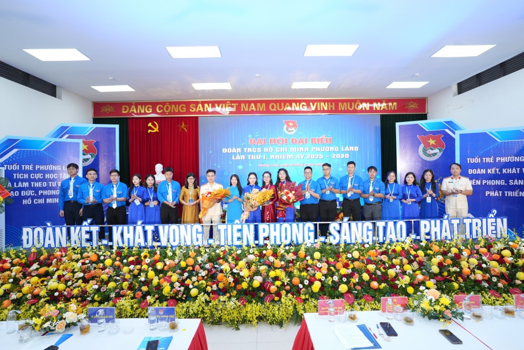 Đại hội đã ra mắt 17 uỷ viên Ban Chấp hành Đoàn TNCS Hồ Chí Minh phường Láng Đại hội đã ra mắt 17 uỷ viên Ban Chấp hành Đoàn TNCS Hồ Chí Minh phường Láng