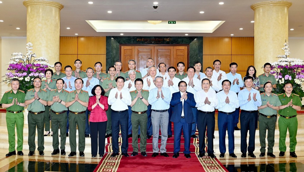 Tổng Bí thư Tô Lâm và các đồng chí lãnh đạo Đảng, Nhà nước tại cuộc làm việc với Ban Thường vụ Đảng ủy Công an Trung ương để cho ý kiến vào dự thảo văn kiện, phương án nhân sự cấp ủy và công tác chuẩn bị Đại hội Đại biểu Đảng bộ Công an nhiệm kỳ 2025 - 20