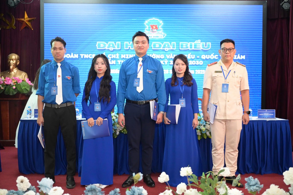 Đoàn Chủ tịch điều hành phiên làm việc của Đại hội Đoàn TNCS Hồ Chí Minh phường Văn Miếu – Quốc Tử Giám lần thứ I.