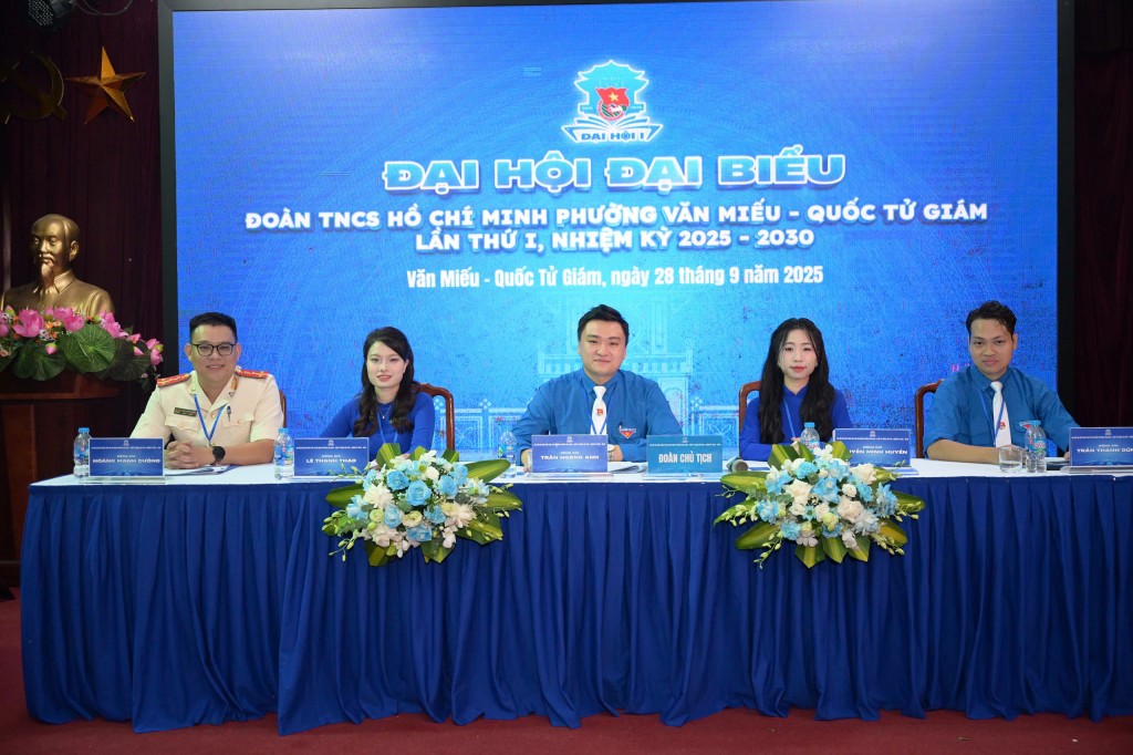 Đoàn Chủ tịch điều hành phiên làm việc của Đại hội Đoàn TNCS Hồ Chí Minh phường Văn Miếu – Quốc Tử Giám lần thứ I. Đoàn Chủ tịch điều hành phiên làm việc của Đại hội Đoàn TNCS Hồ Chí Minh phường Văn Miếu – Quốc Tử Giám lần thứ I.