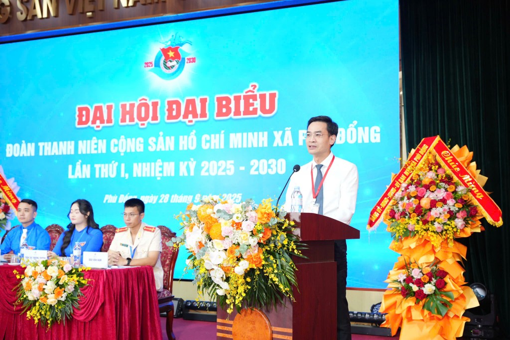 Xung kích, tình nguyện xây dựng và phát triển xã Phù Đổng văn minh, hiện đại Xung kích, tình nguyện xây dựng và phát triển xã Phù Đổng văn minh, hiện đại