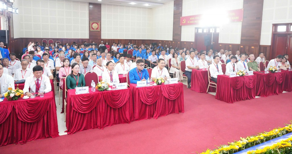 Xung kích, tình nguyện xây dựng và phát triển xã Phù Đổng văn minh, hiện đại Xung kích, tình nguyện xây dựng và phát triển xã Phù Đổng văn minh, hiện đại