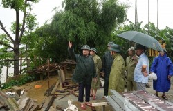 TP Huế: Lốc xoáy khiến 85 nhà dân bị tốc mái