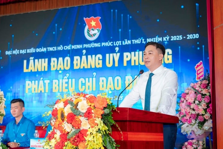 Đồng chí Nguyễn Xuân Hiền - Phó Bí thư Thường trực Đảng ủy phường Phúc Lợi phát biểu tại Đại hội