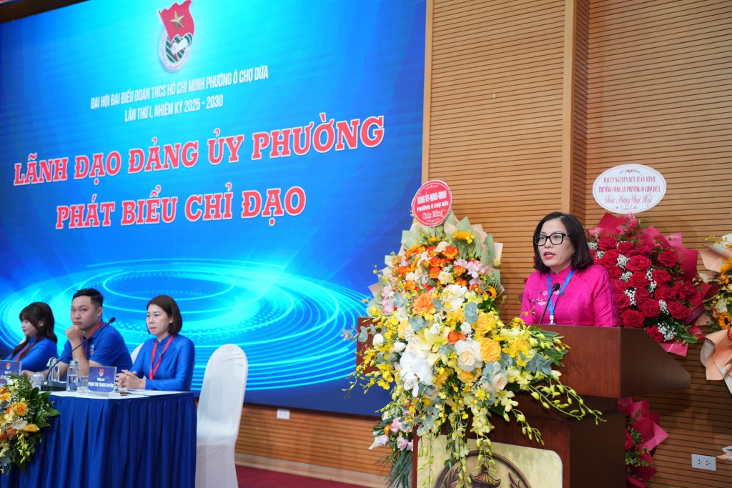 Đồng chí Lê Ngọc Hân – Phó Bí thư Thường trực Đảng ủy phường Ô Chợ Dừa ghi nhận những đóng góp của tuổi trẻ phường cho sự phát triển của phường Ô Chợ Dừa