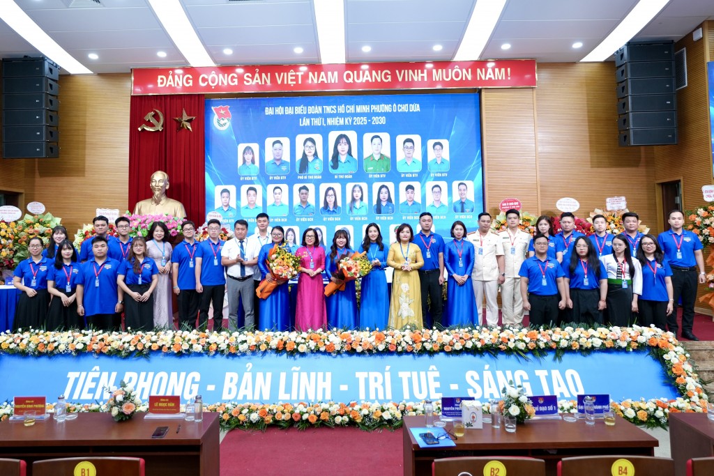 Ban Chấp hành khoá mới ra mắt đại hội