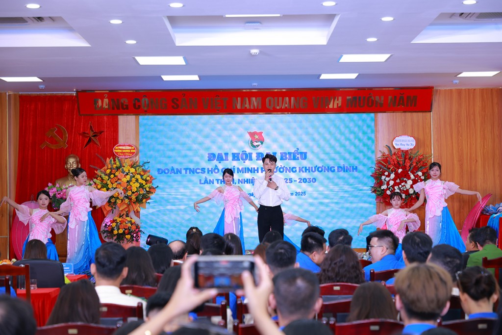 Tiết mục văn nghệ chào mừng Đại hội