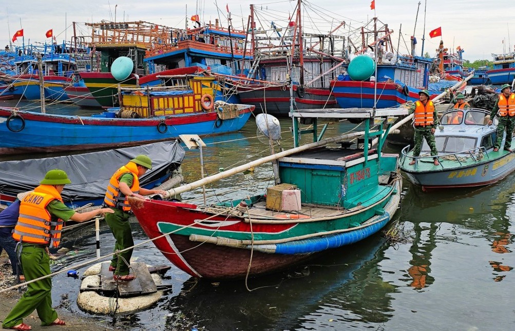 Chỉ đạo của Thường trực Ban Bí thư về việc ứng phó bão số 10 (Bualoi)