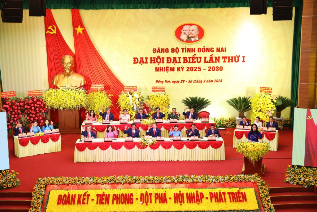 Đoàn Chủ tịch đại hội Đoàn Chủ tịch đại hội