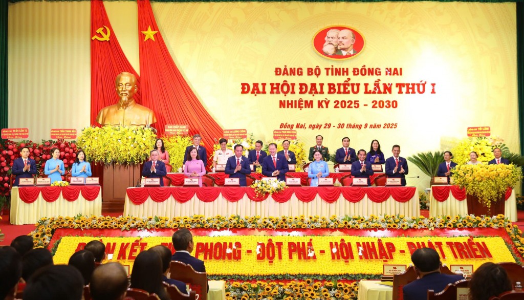 Đại hội có chủ đề: “Xây dựng Đảng bộ và hệ thống chính trị trong sạch, vững mạnh, đoàn kết, kỷ cương, trách nhiệm; bảo đảm quốc phòng, an ninh, chủ quyền biên giới; huy động, sử dụng hiệu quả mọi nguồn lực, phát triển tỉnh Đồng Nai xanh, giàu mạnh, văn minh, hiện đại” Đại hội có chủ đề: “Xây dựng Đảng bộ và hệ thống chính trị trong sạch, vững mạnh, đoàn kết, kỷ cương, trách nhiệm; bảo đảm quốc phòng, an ninh, chủ quyền biên giới; huy động, sử dụng hiệu quả mọi nguồn lực, phát triển tỉnh Đồng Nai xanh, giàu mạnh, văn minh, hiện đại”