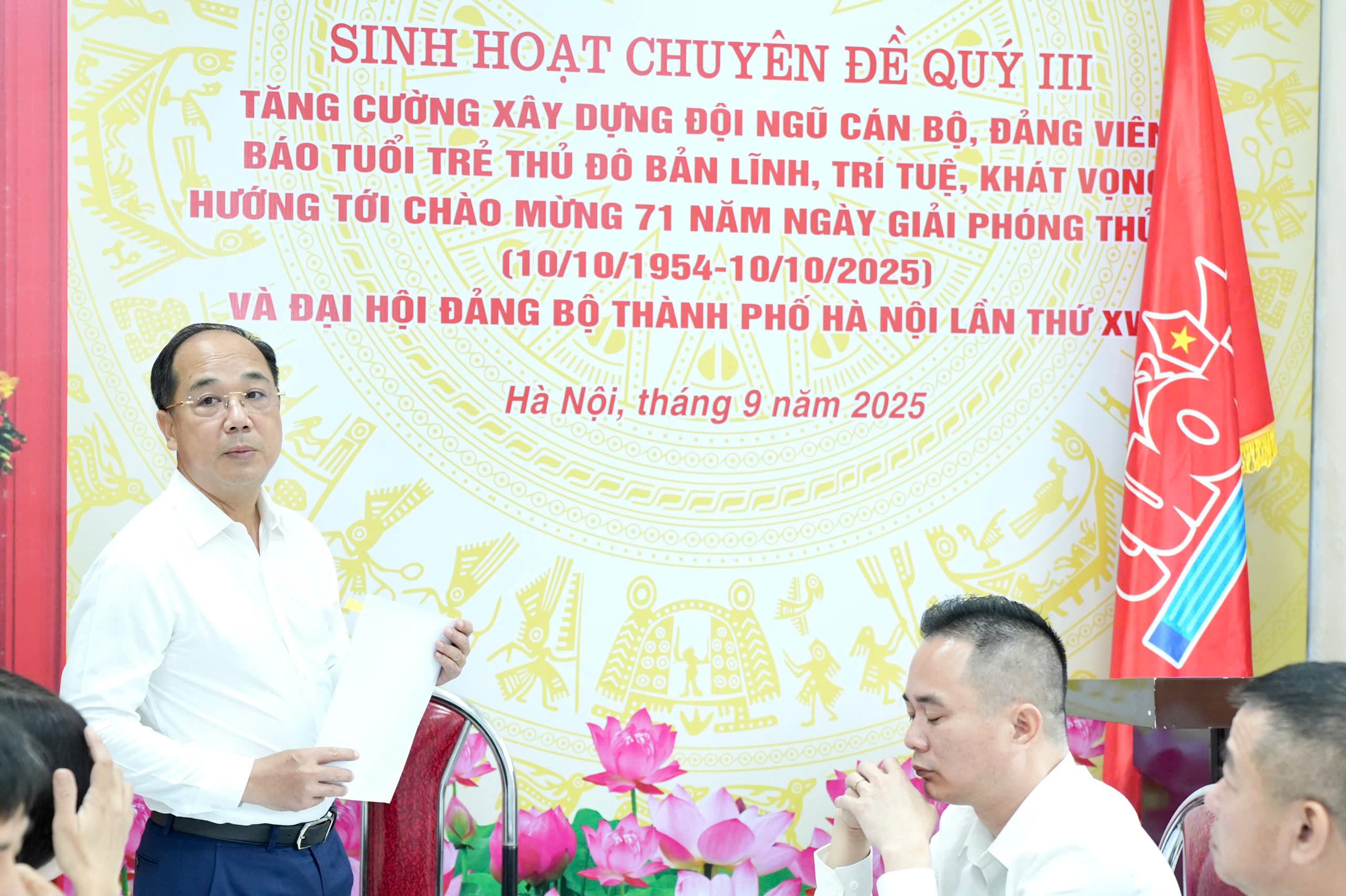 Xây dựng đội ngũ cán bộ, đảng viên bản lĩnh, trí tuệ, khát vọng Xây dựng đội ngũ cán bộ, đảng viên bản lĩnh, trí tuệ, khát vọng