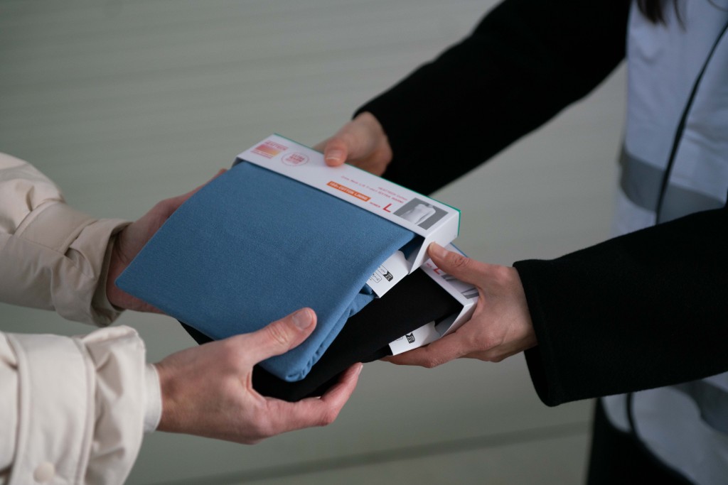 UNIQLO tiếp tục trao tặng hơn một triệu trang phục HEATTECH cho trẻ em, nạn nhân thiên tai và người tị nạn UNIQLO tiếp tục trao tặng hơn một triệu trang phục HEATTECH cho trẻ em, nạn nhân thiên tai và người tị nạn