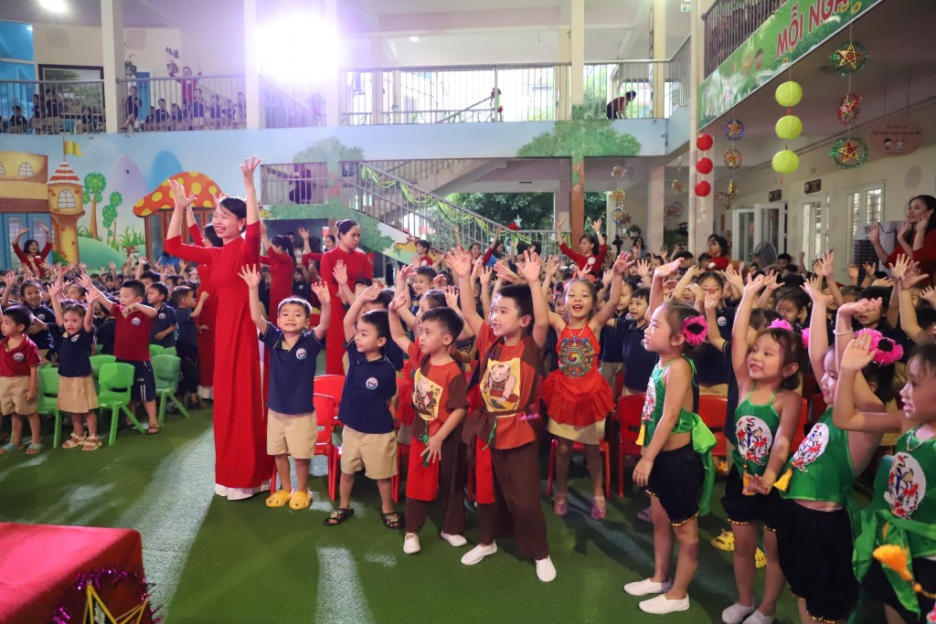 Hà Nội: Công đoàn chăm lo Tết Trung thu cho con công nhân Hà Nội: Công đoàn chăm lo Tết Trung thu cho con công nhân