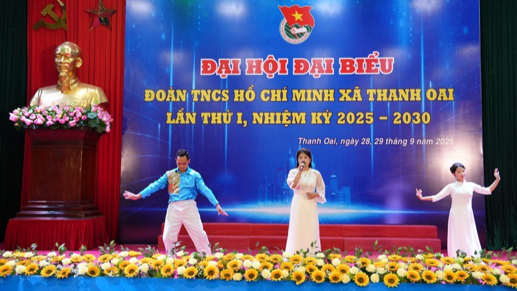 Tiết mục văn nghệ tại Đại hội Tiết mục văn nghệ tại Đại hội