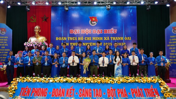 Ban Chấp hành Đoàn xã Thanh Oai nhiệm kỳ 2025 - 2030 ra mắt tại Đại hội Ban Chấp hành Đoàn xã Thanh Oai nhiệm kỳ 2025 - 2030 ra mắt tại Đại hội