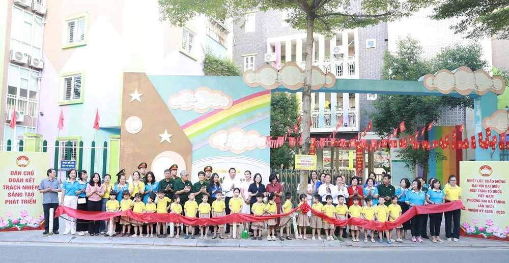 Khánh thành công trình “Đường hoa Đại đoàn kết” trên phố Nguyễn Đình Chiểu, công trình chào mừng Đại hội MTTQ phường Hai Bà Trưng lần thứ I