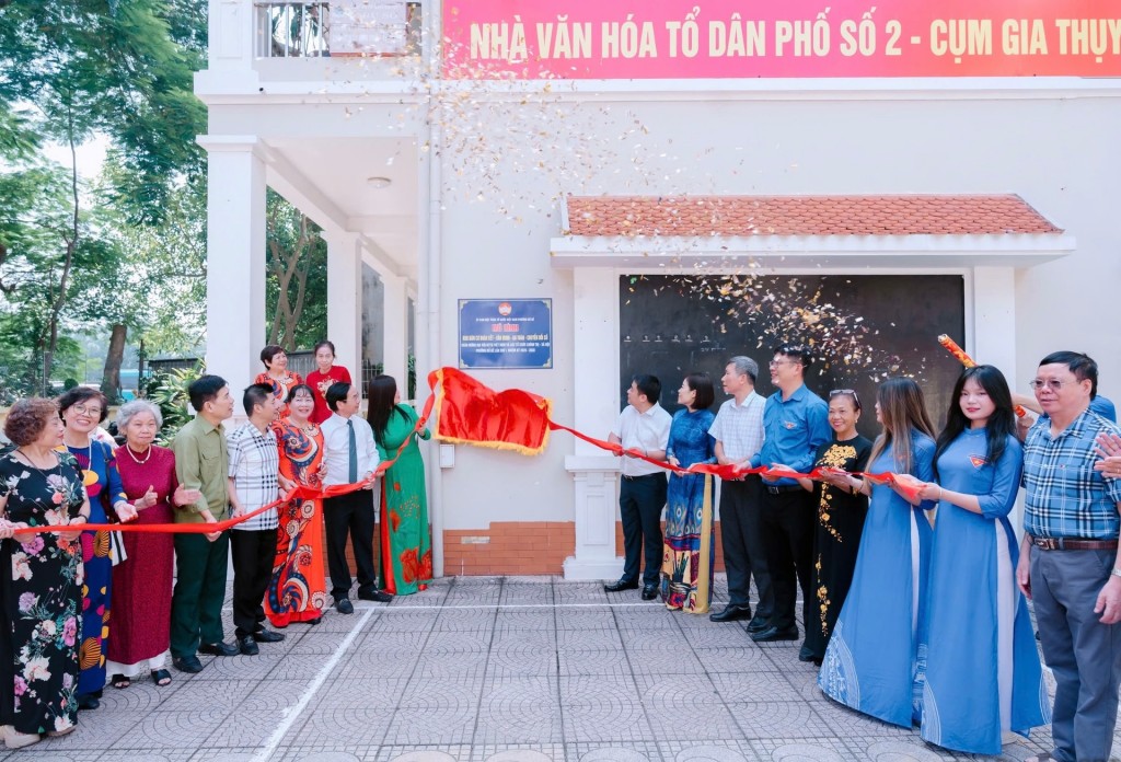 Cắt băng khánh thành Khu dân cư đoàn kết – văn minh – an toàn - chuyển đổi số phường Bồ Đề