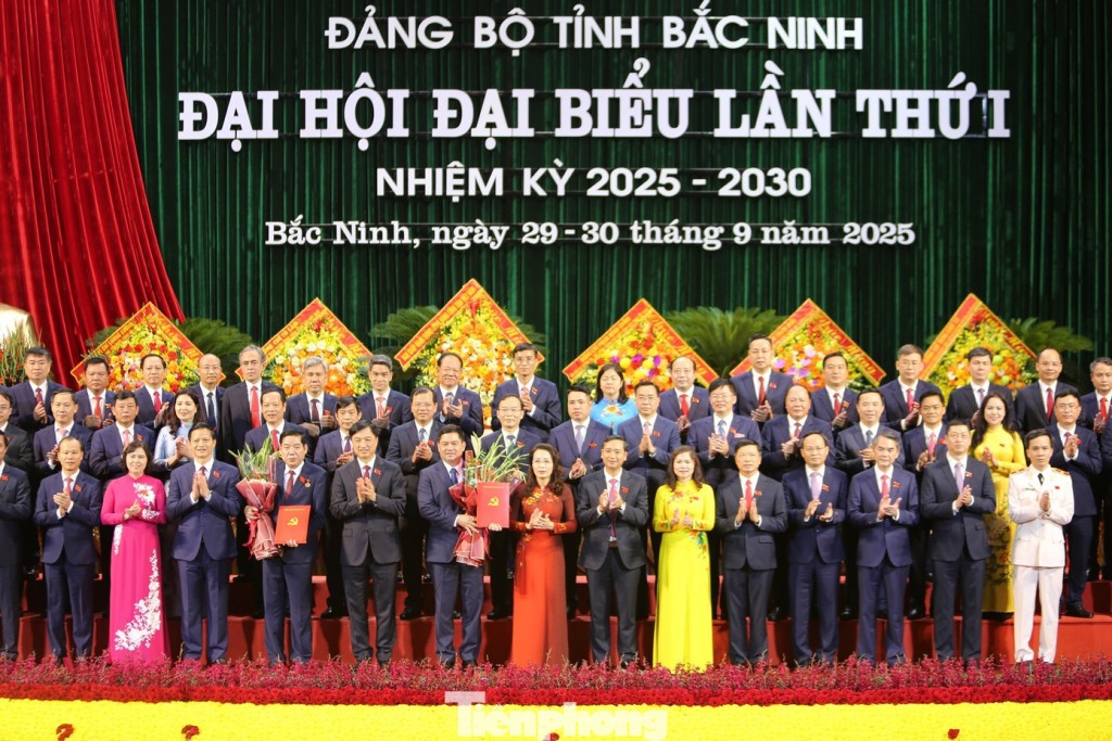 Ban Chấp hành Đảng bộ tỉnh Bắc Ninh nhiệm kỳ 2025 – 2030 đã ra mắt đại hội. Ban Chấp hành Đảng bộ tỉnh Bắc Ninh nhiệm kỳ 2025 – 2030 đã ra mắt đại hội.