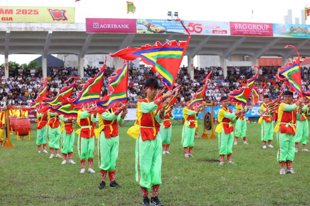 Lễ hội chọi trâu Hải Phòng thu hút hàng vạn du khách tham dự Lễ hội chọi trâu Hải Phòng thu hút hàng vạn du khách tham dự