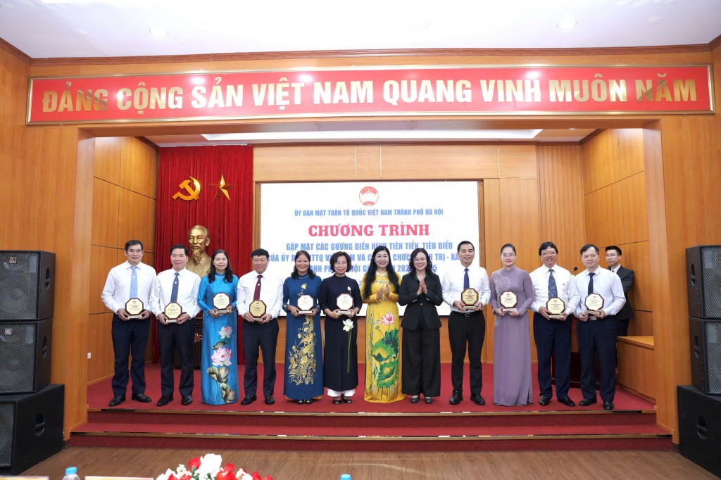 Mặt trận Hà Nội tôn vinh 80 gương điển hình tiên tiến, tiêu biểu Mặt trận Hà Nội tôn vinh 80 gương điển hình tiên tiến, tiêu biểu