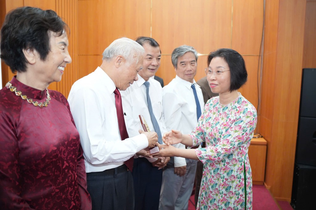 Mặt trận Hà Nội tôn vinh 80 gương điển hình tiên tiến, tiêu biểu Mặt trận Hà Nội tôn vinh 80 gương điển hình tiên tiến, tiêu biểu