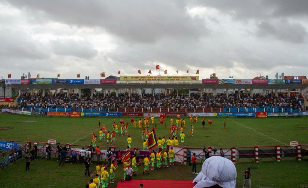 Không khí rộn ràng tại Lễ hội chọi trâu Đồ Sơn năm 2025 Không khí rộn ràng tại Lễ hội chọi trâu Đồ Sơn năm 2025