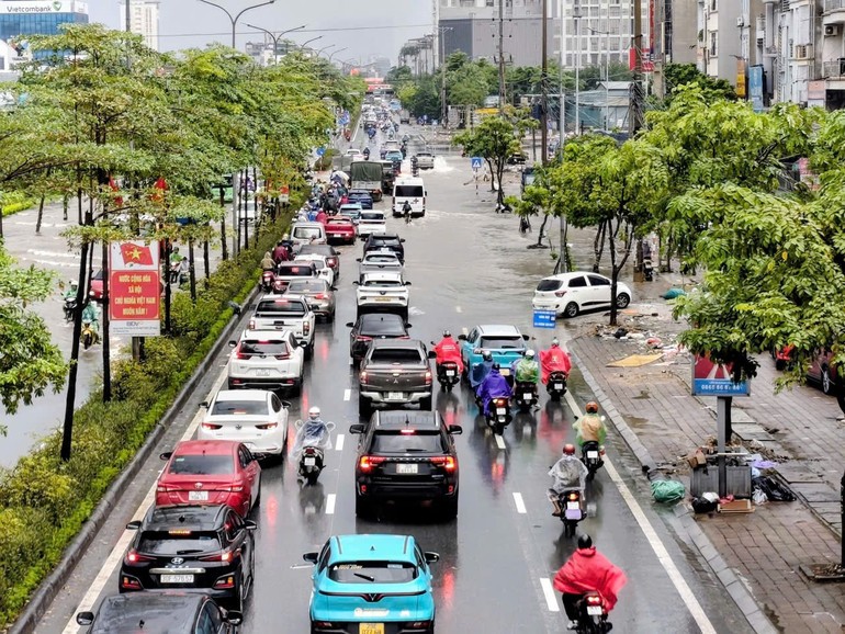 Hà Nội mưa lớn, nhiều tuyến đường ngập sâu Hà Nội mưa lớn, nhiều tuyến đường ngập sâu