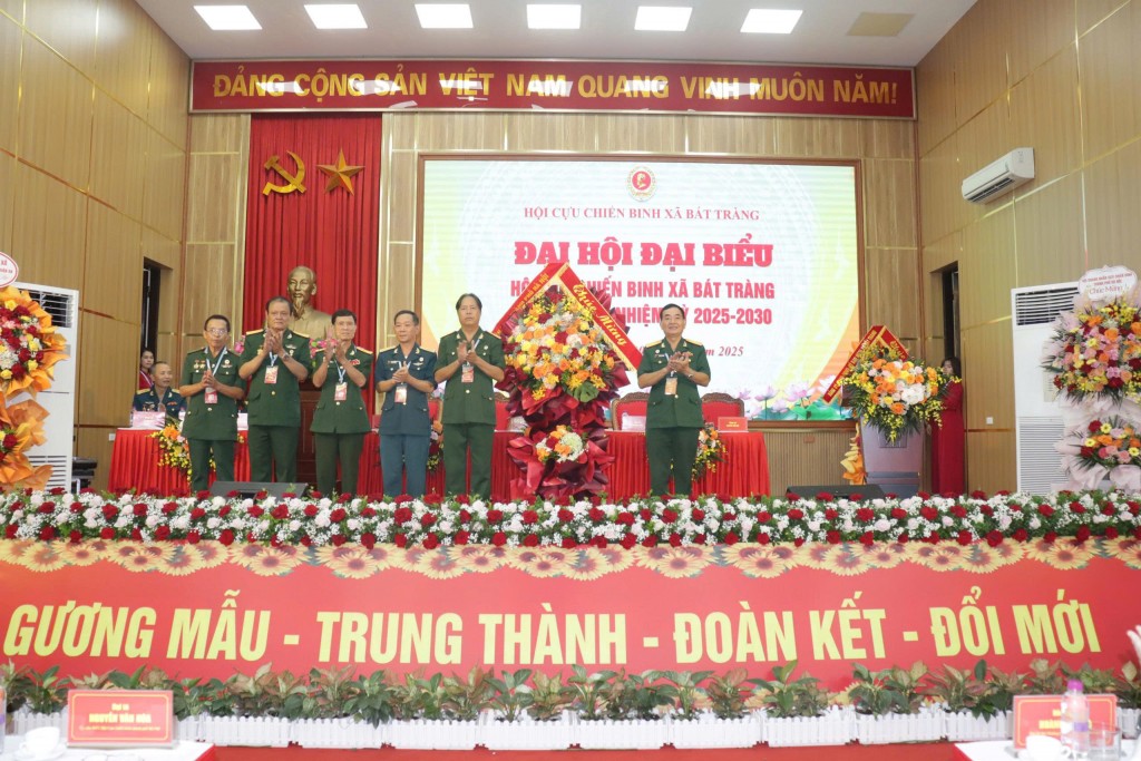Phát huy phẩm chất Bộ đội Cụ Hồ, xây dựng Bát Tràng ngày càng văn minh, giàu đẹp