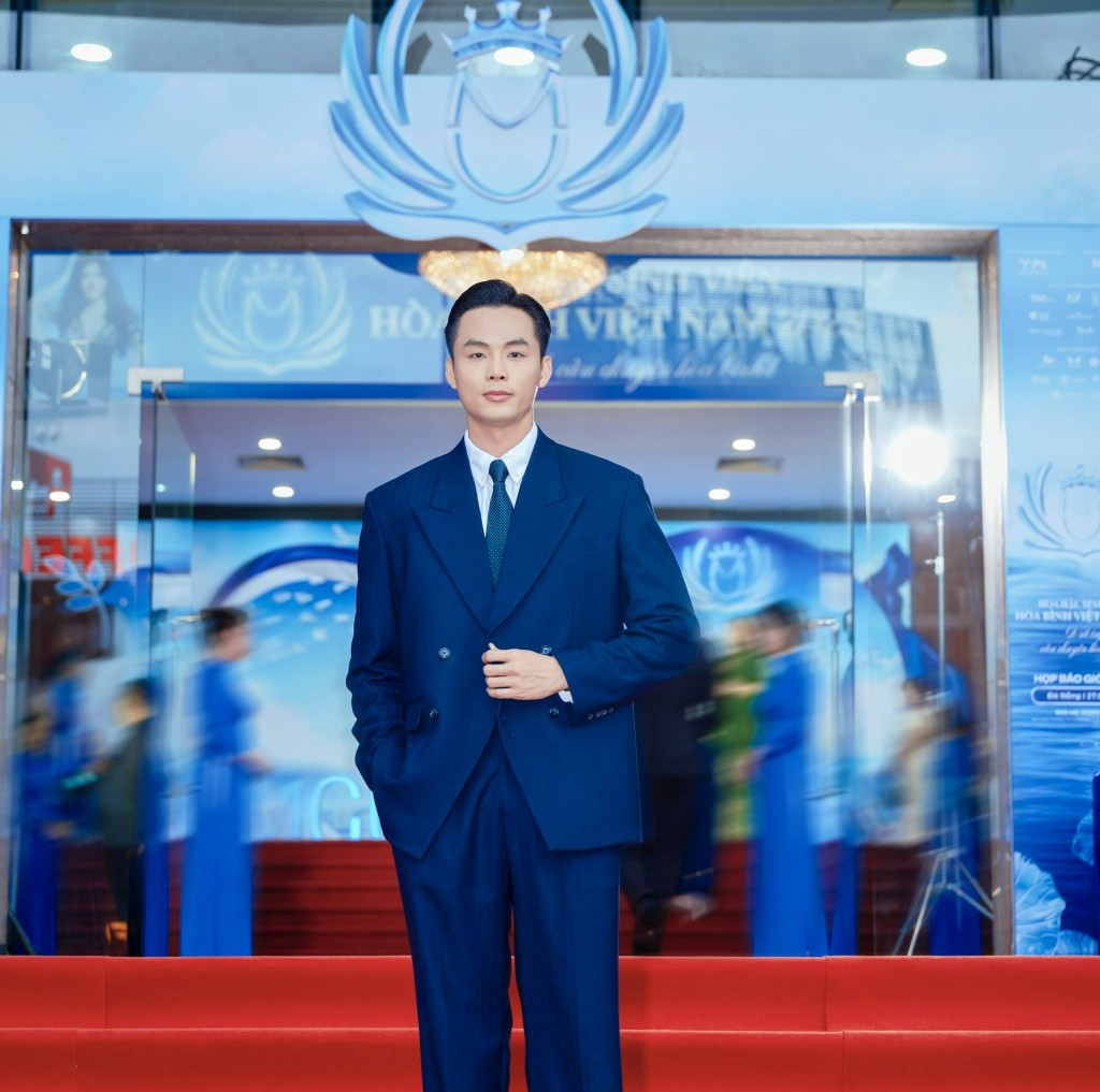 Người mẫu Vũ Linh được Ban Tổ chức Hoa hậu Sinh viên Hòa bình Việt Nam lựa chọn làm giám khảo cùng với những gương mặt tên tuổi khác Người mẫu Vũ Linh được Ban Tổ chức Hoa hậu Sinh viên Hòa bình Việt Nam lựa chọn làm giám khảo cùng với những gương mặt tên tuổi khác